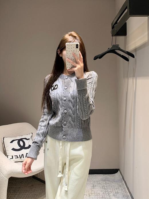 华奴25Ss早春新款微标波浪花边针织开衫（UY*DQJB） 商品图7