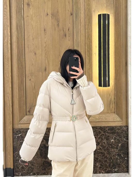 Momcl*rBrosse蒙口24最新款女士连帽A字形腰带款羽绒服（UY*SS) 商品图8