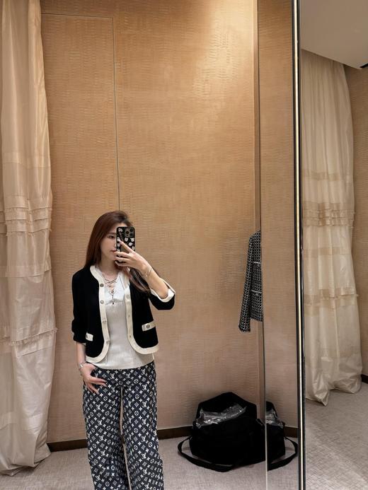 香奶奶 25Ss早春新款双C扣黑白撞色七分袖针织开衫（UY*DQJB) 商品图3