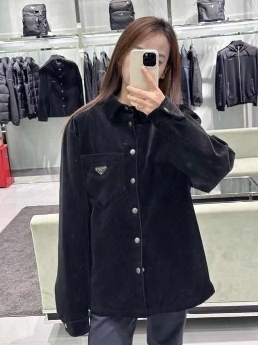 P家 24FW黑色灯芯绒夹克外套低调的奢华上身很出圈，温暖又深沉男女同款（UY*DY） 商品图14