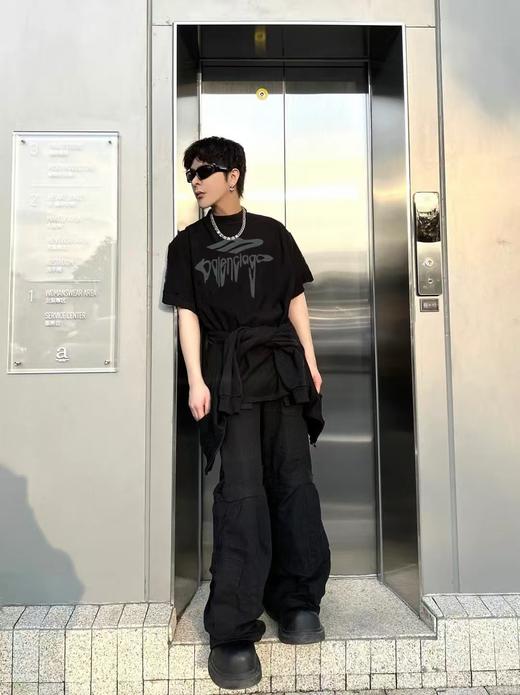 B家 融化异形字母 印花圆领短袖 商品图3