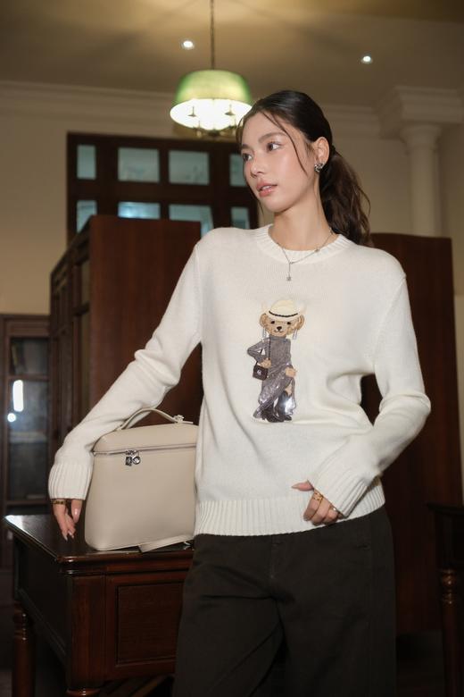 拉夫家高奢紫标系列全新上线‼️穿亮片晚礼的小熊针织衫（UY*NICE） 商品图1