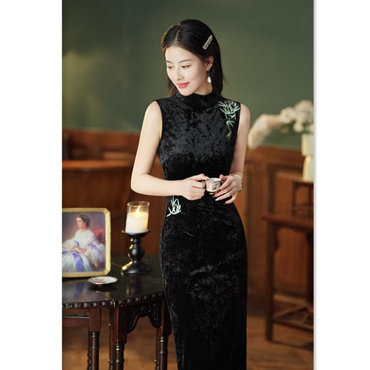 新中式时尚改良，长款无袖丝绒绣花旗袍GX66654 商品图3