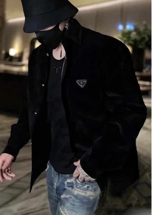 P家 24FW黑色灯芯绒夹克外套低调的奢华上身很出圈，温暖又深沉男女同款（UY*DY） 商品图10