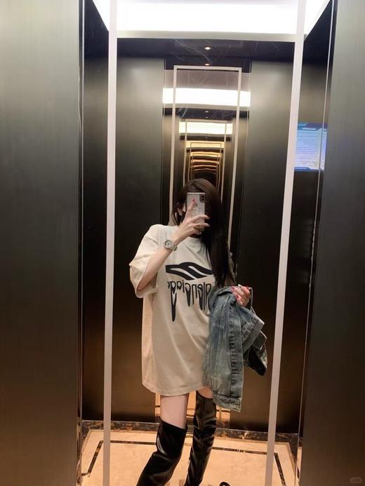 B家 融化异形字母 印花圆领短袖 商品图4