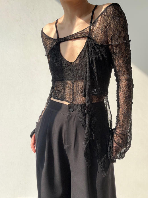 ranyepersonal｜提花肌理不对称落肩吊带上衣 [ 黑TOUCH24TO01-1 ] 商品图0