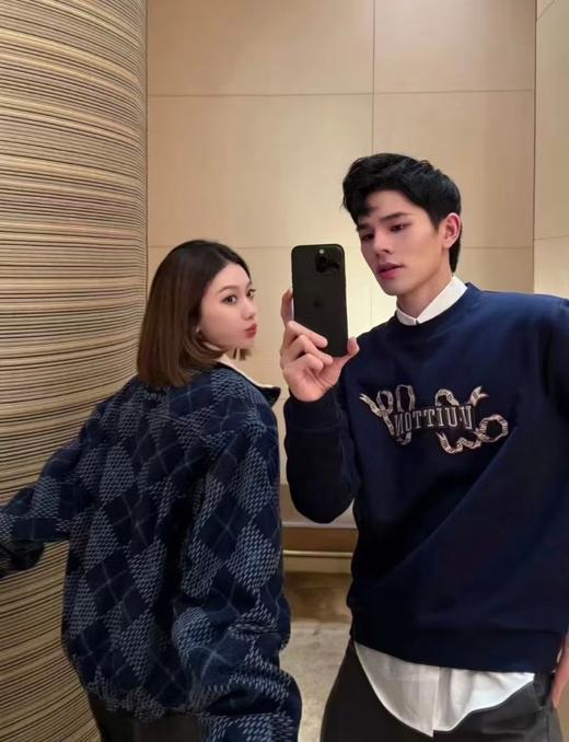 驴家 丝带章仔圆领卫衣 商品图1