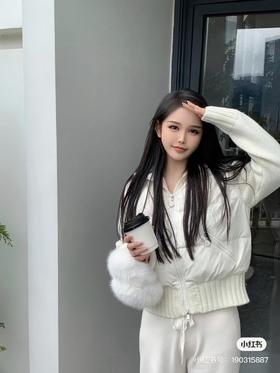 蒙口特级羽绒️Moncler Cardigan 女士羽绒加衬羊毛开衫.刺绣logo后背设计.爆款奶油大泡芙.白雪公主