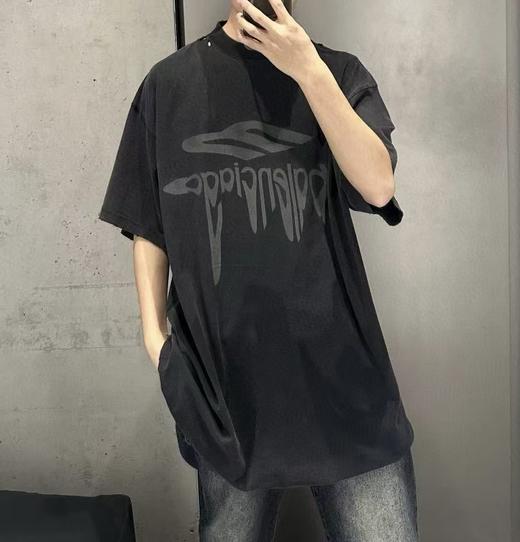 B家 融化异形字母 印花圆领短袖 商品图5