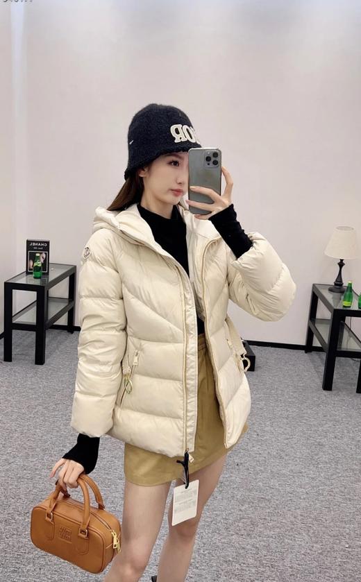 Momcl*rBrosse蒙口24最新款女士连帽A字形腰带款羽绒服（UY*SS) 商品图10