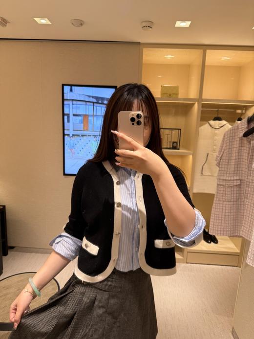 香奶奶 25Ss早春新款双C扣黑白撞色七分袖针织开衫（UY*DQJB) 商品图2