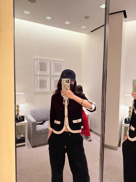 香奶奶 25Ss早春新款双C扣黑白撞色七分袖针织开衫（UY*DQJB) 商品图1