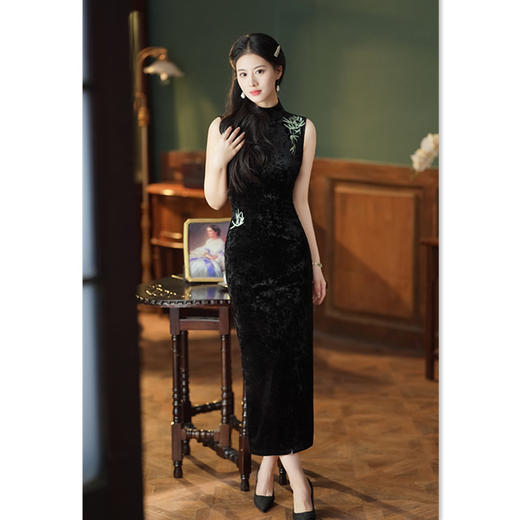 新中式时尚改良，长款无袖丝绒绣花旗袍GX66654 商品图2