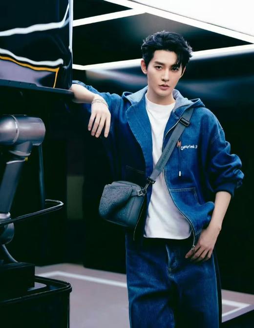 D家 新款提花里衬 连帽刺绣牛仔外套 商品图3