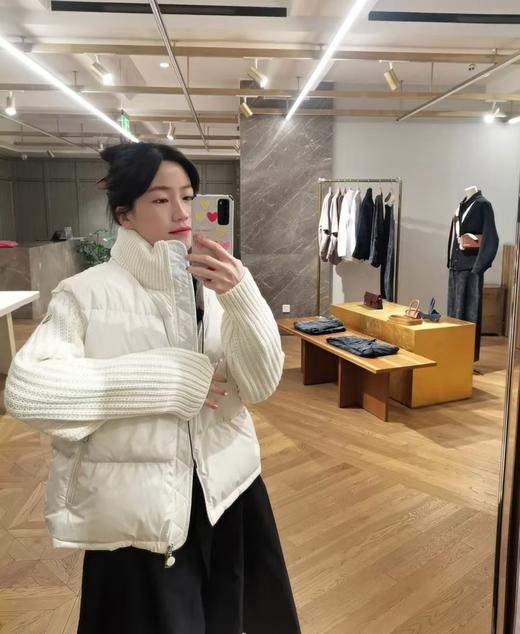 蒙口羽绒上新️Moncler Cardigan女士轻薄衬垫羊毛羽绒开衫外套. 商品图4