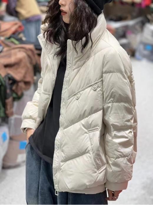 🧡冬季必备 【研觅两粒扣立领羽绒服👍 】 🌞轻盈不臃肿~正肩袖真的绝绝子🍬!千万不要错过💕原价一件199 X 🧧今天开团价只要 🎉129/件! 立省70 商品图2