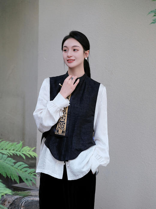 盛唐牡丹| 蛇年限定手工盘金绣蟠虺纹马甲 商品图4