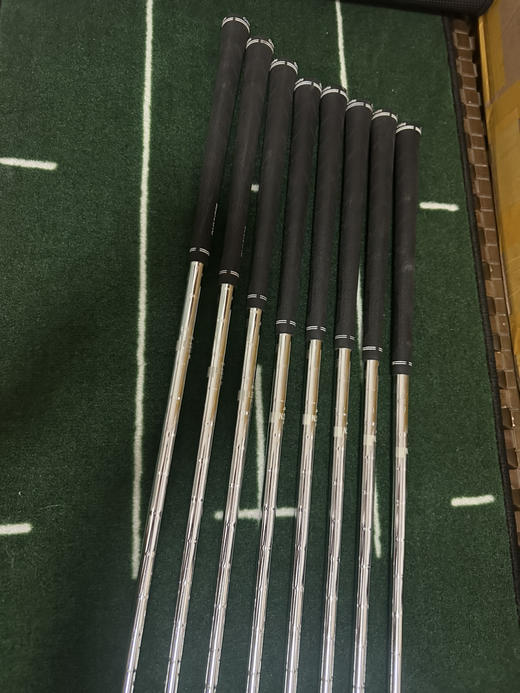 小吴二手8.5新男士MIZNUO高尔夫铁杆套杆 型号:mp68杆身硬度:碳素R级 铁杆8支（3456789p)原装正品，二手货品不退不换 运费卖家负担（顺丰寄付） 商品图5