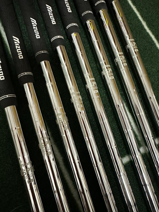 小吴二手8.5新男士MIZNUO高尔夫铁杆套杆 型号:mp68杆身硬度:碳素R级 铁杆8支（3456789p)原装正品，二手货品不退不换 运费卖家负担（顺丰寄付） 商品图4