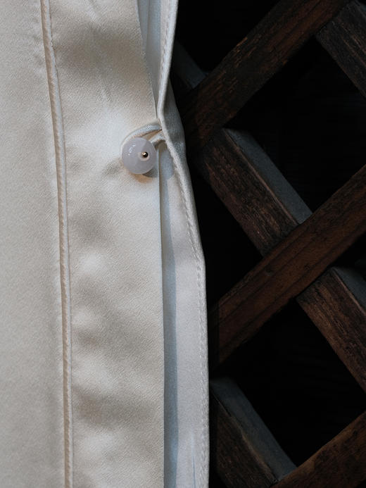 盛唐牡丹|真丝重缎蝶恋花手绣马甲 商品图5