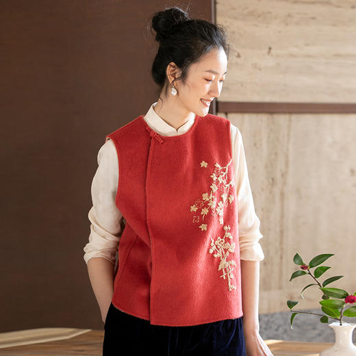 牧衣游原创 手工刺绣进口双面呢马夹新款红色喜庆年服马甲 休休客 商品图0