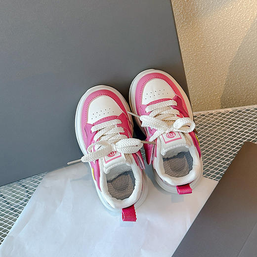 【早春新款跑步鞋，轻盈舒适，防滑耐磨】跑步鞋时尚男女孩运动鞋 中小童宝宝鞋 防滑单鞋子韩版设计-QQ 商品图1