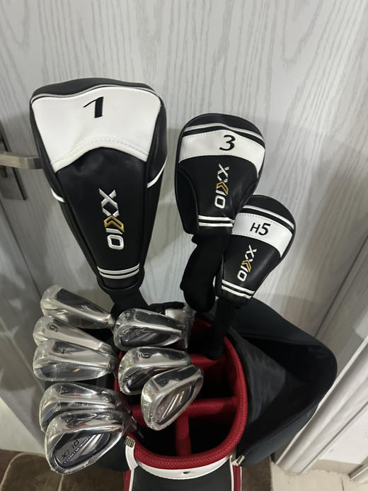 小吴二手全新男士xxio高尔夫套杆型号:mp1100 杆身硬度:碳素级 木杆3支SR,铁杆7支R (6789pAS)原装正品(没有包没有推杆二手货品不退不换 运费卖家负担（顺丰寄付） 商品图0