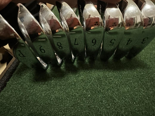 小吴二手8.5新男士MIZNUO高尔夫铁杆套杆 型号:mp68杆身硬度:碳素R级 铁杆8支（3456789p)原装正品，二手货品不退不换 运费卖家负担（顺丰寄付） 商品图8