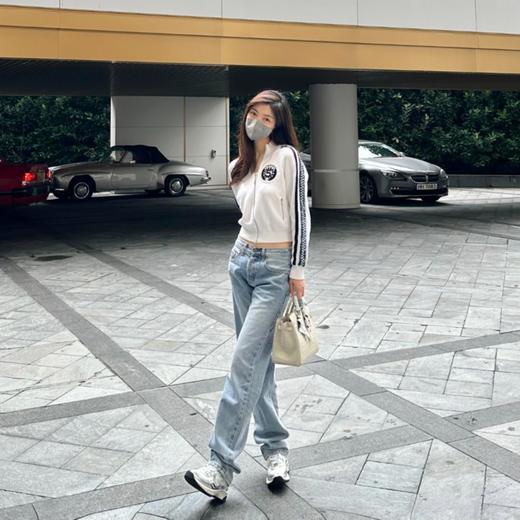 ROMI STUDIO【高定系列】百搭休闲复古白长袖短款棒球服开衫 M3621 商品图3