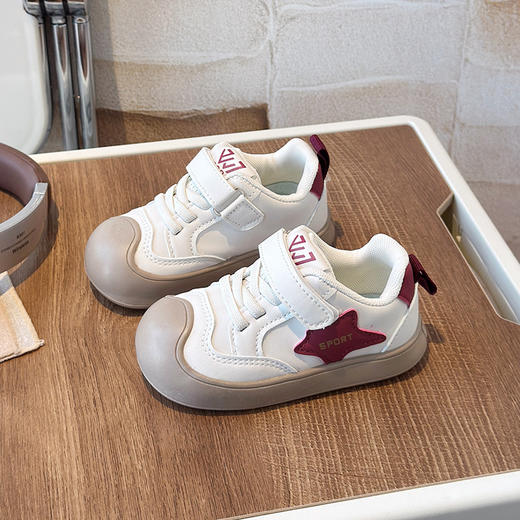 【百搭韩版星星元素，瞬间提升萌宝时尚感】春季新款单鞋小白鞋 小宝宝幼儿园防滑阿甘鞋 中小童百搭韩版星星鞋-QQ 商品图1