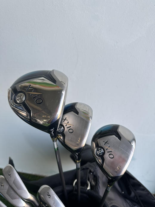 小吴二手全新男士xxio高尔夫套杆 型号:mp700 杆身硬度:碳素R级 木杆3支，铁杆8支（56789pAS)原装正品，球包以氧化，推杆一支二手货品不退不换 运费卖家负担（顺丰寄付） 商品图3