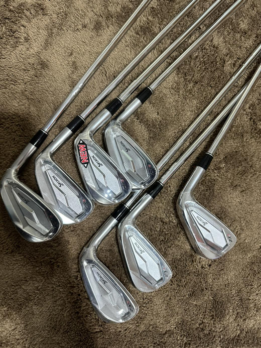 小吴二手全新男士SRIOXN高尔夫铁杆型号:ZX5身硬度:碳素950S级 铁杆7支（456789p)原装正品，二手货品不退不换 运费卖家负担（顺丰寄付） 商品图0