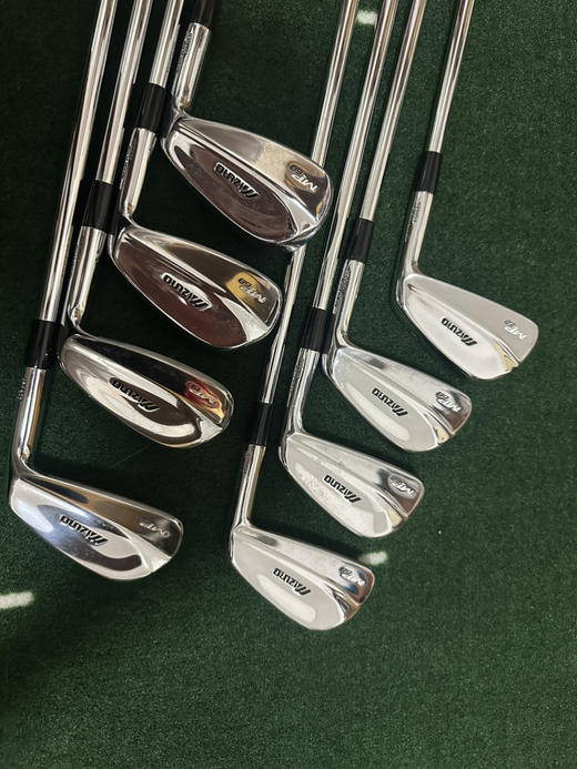 小吴二手8.5新男士MIZNUO高尔夫铁杆套杆 型号:mp68杆身硬度:碳素R级 铁杆8支（3456789p)原装正品，二手货品不退不换 运费卖家负担（顺丰寄付） 商品图0