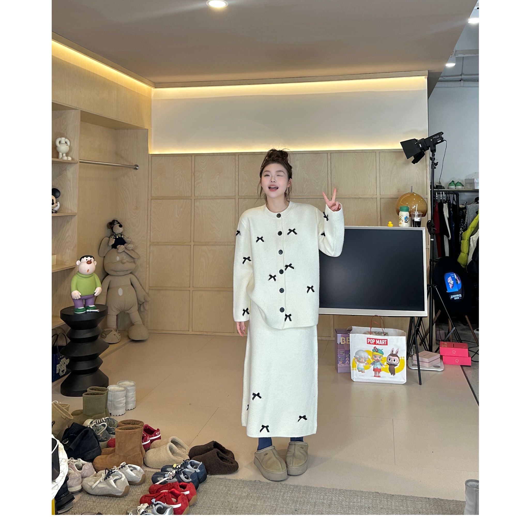 2025新品  蕾蕾同款【蝴蝶少女】立体蝴蝶结圆领厚针织外套+高腰显瘦半身裙