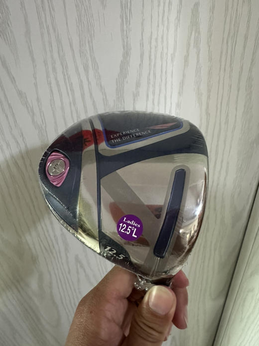 小吴二手全新女士xxio高尔夫球杆一号木型号:mp1100 杆身硬度:碳素L级 原装正品(原装杆套，原装杆身)二手货品不退不换 运费卖家负担（顺丰寄付) 商品图0