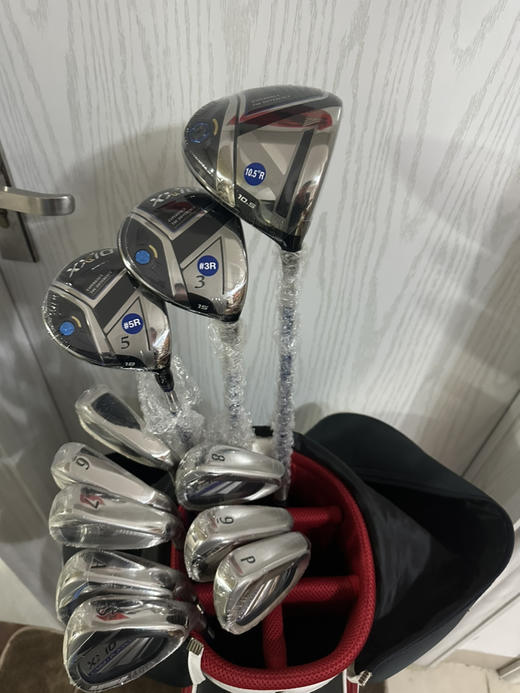 小吴二手全新男士xxio高尔夫套杆型号:mp1100 杆身硬度:碳素R级 木杆3支，铁杆8支（56789pAS)原装正品(没有包没有推杆二手货品不退不换 运费买家负担（顺丰到付） 商品图0