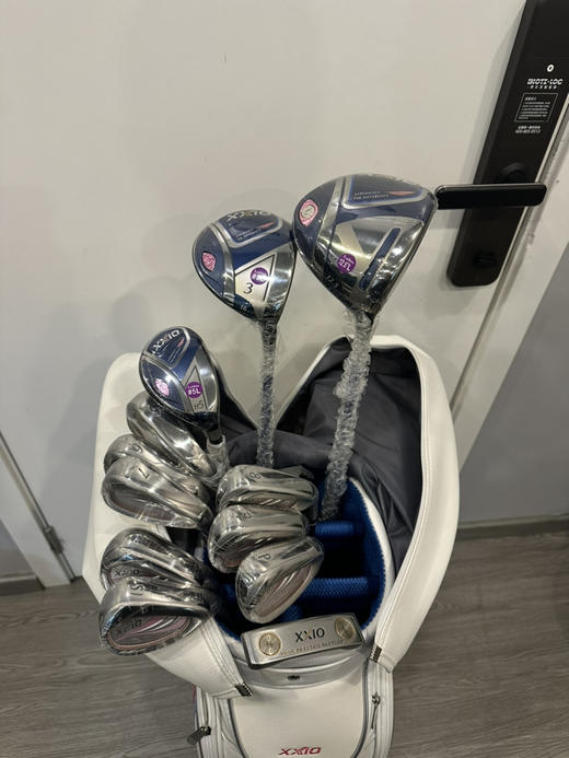 小吴二手全新女士xxio高尔夫套杆型号:mp1100 杆身硬度:碳素L级 木杆3支，铁杆7支（6789pAS)原装正品(原装包二手推杆)二手货品不退不换 运费卖家负担（顺丰寄付） 商品图3