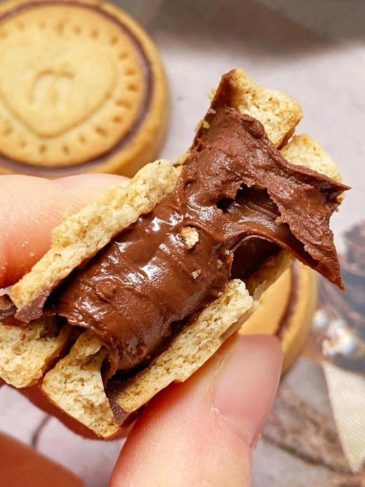 49.9/22枚⚠️费列罗断货王 稀缺❗性价比秒杀条装💪🏻德国🇩🇪进口【费列罗nutella能多益榛子巧克力夹心饼干】酥脆香醇，满满巧克力酱馅 商品图9