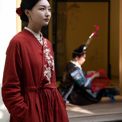 牧衣游原创刺绣进口亚麻红色连衣裙 限量福利款 晚溪不支持会员折 商品图2