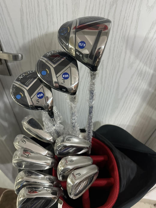 小吴二手全新男士xxio高尔夫套杆型号:mp1100 杆身硬度:碳素R级 木杆3支，铁杆8支（56789pAS)原装正品(没有包没有推杆二手货品不退不换 运费买家负担（顺丰到付） 商品图1