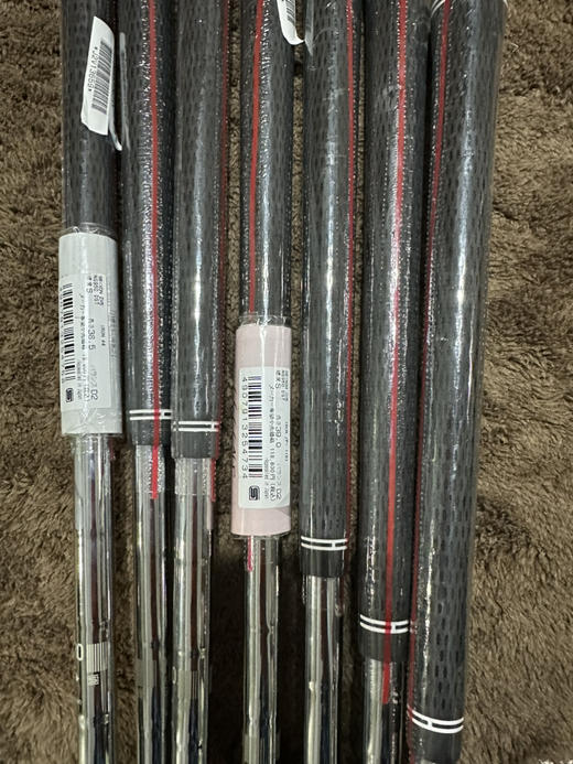 小吴二手全新男士SRIOXN高尔夫铁杆型号:ZX5身硬度:碳素950S级 铁杆7支（456789p)原装正品，二手货品不退不换 运费卖家负担（顺丰寄付） 商品图4
