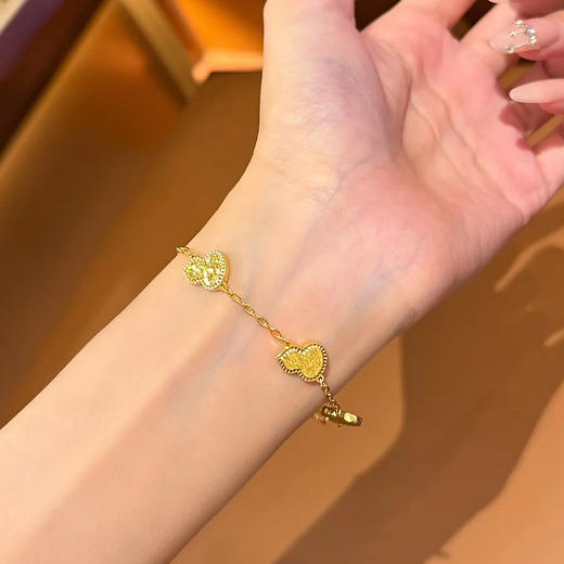 【精美饰品丨合金手链合集】甄选优质材质，通过精湛的工艺加工打造，造型精致优雅，质感十足，适合多场景佩戴，送人自用皆可，多种款式可选 商品图4
