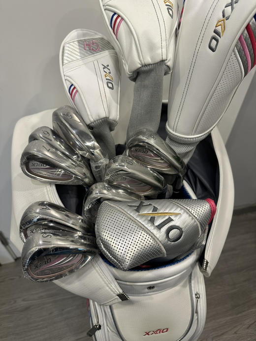 小吴二手全新女士xxio高尔夫套杆型号:mp1100 杆身硬度:碳素L级 木杆3支，铁杆7支（6789pAS)原装正品(原装包二手推杆)二手货品不退不换 运费卖家负担（顺丰寄付） 商品图2