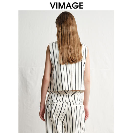 VIMAGE纬漫纪时尚通勤收腰V领显瘦马甲无袖上衣2025春季新款V2303913 商品图4
