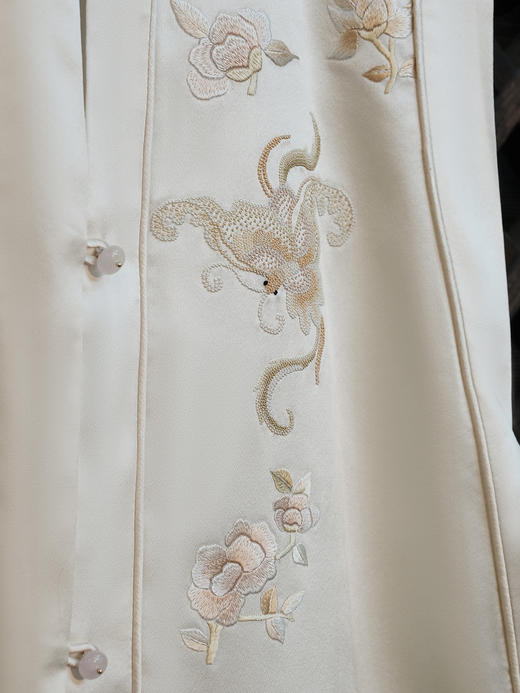 盛唐牡丹|真丝重缎蝶恋花手绣马甲 商品图3