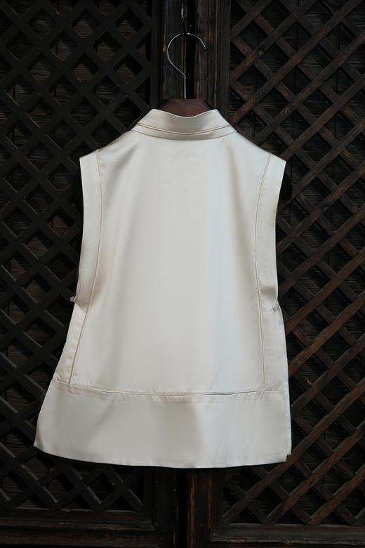 盛唐牡丹|真丝重缎蝶恋花手绣马甲 商品图6