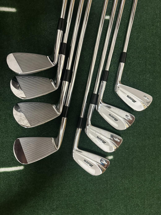 小吴二手8.5新男士MIZNUO高尔夫铁杆套杆 型号:mp68杆身硬度:碳素R级 铁杆8支（3456789p)原装正品，二手货品不退不换 运费卖家负担（顺丰寄付） 商品图1