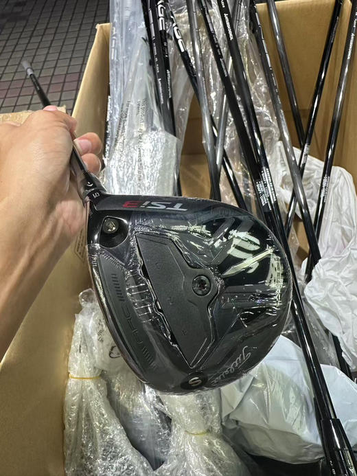 小吴二手全新男士Titleist高尔夫球道木 型号:TSi3杆身硬度:碳素75 S级 原装正品二手货品不退不换 运费卖家负担（顺丰寄付） 商品图1
