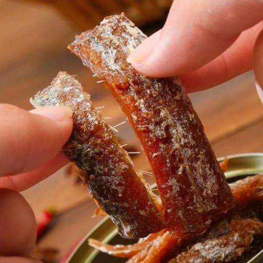 【地道美食丨鲜捕头渤海湾带鱼罐头150g*10罐】原料鱼捕捞自渤海深海，选用中段带鱼，鱼肉厚实，经高温杀菌工艺处理，秘制香料熬制，鱼骨鱼刺酥烂不用吐刺，汤汁鲜美口味浓郁，肉香十足 商品图4