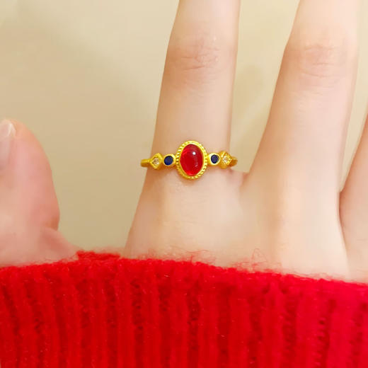 【精美饰品丨合金戒指合集】甄选高品质材料，经精湛抛光工艺多次打磨，线条光滑圆润，质感醇厚古朴，色泽净透雅致，錾刻纹饰细节清晰,整体造型华而不炫,适合多场景佩戴 商品图4